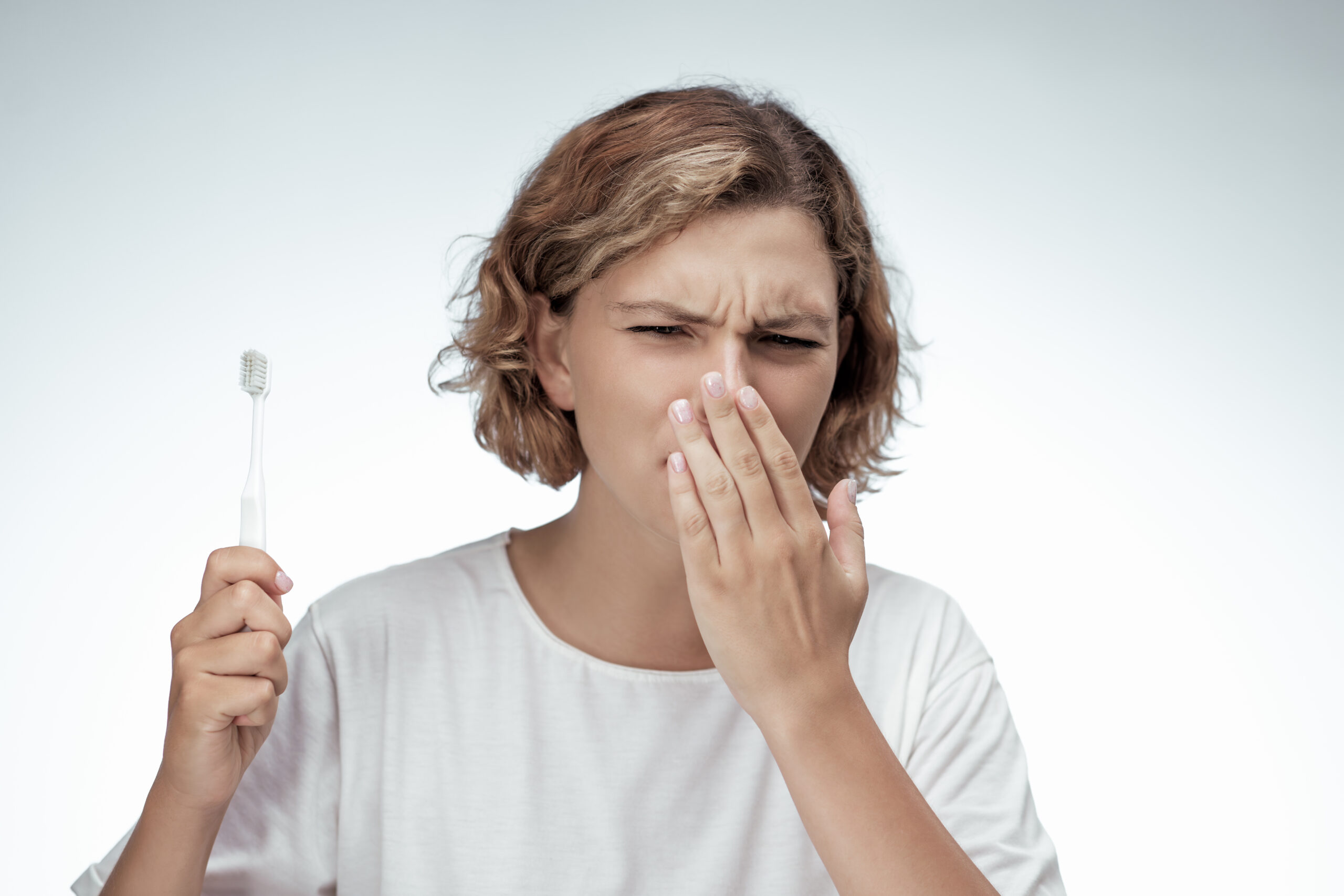 علت بوی بد دهان چیست؟ (علت هالیتوزیس)